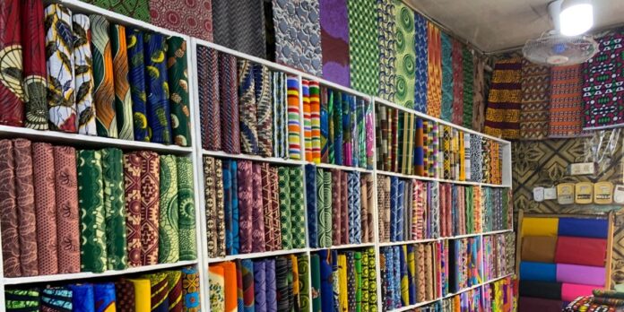 african-clothing-the-fabrics-of-albert-market-541338